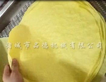 蛋春卷皮機(jī)生產(chǎn)效果